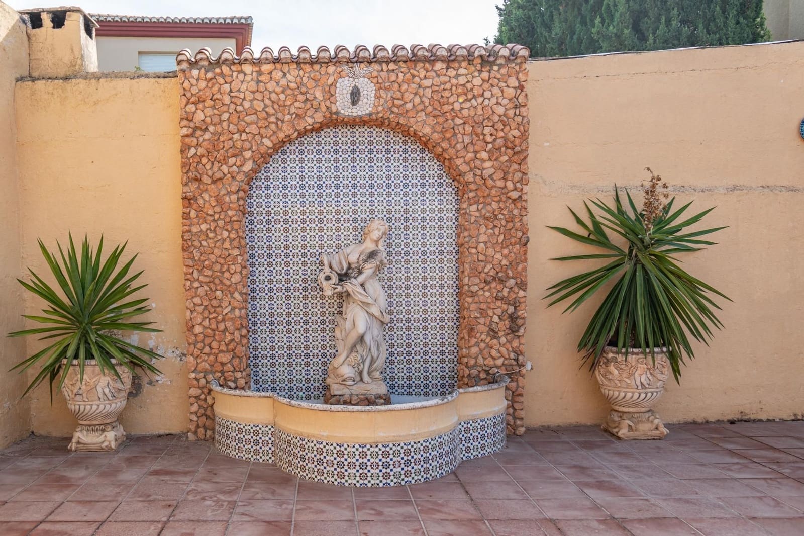 5 bedroom Villa for sale in Otura with pool garage - € 340,000 (Ref: 9534309)