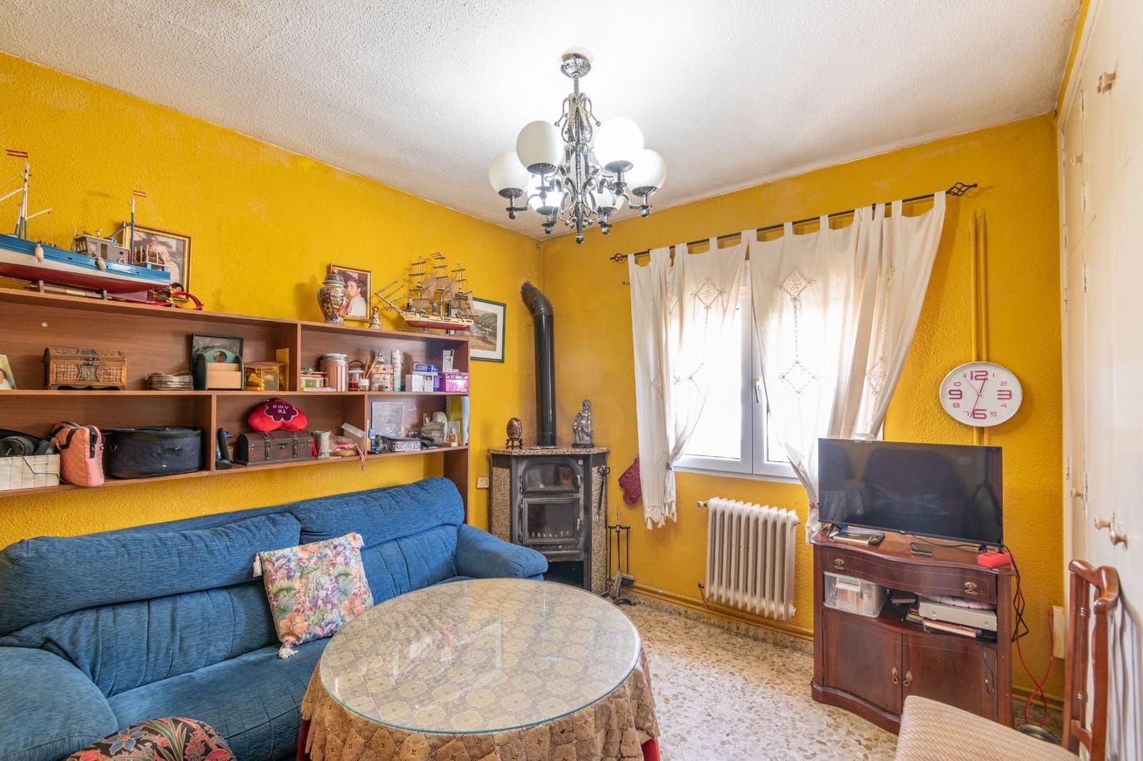 5 bedroom Villa for sale in Otura with pool garage - € 340,000 (Ref: 9534309)