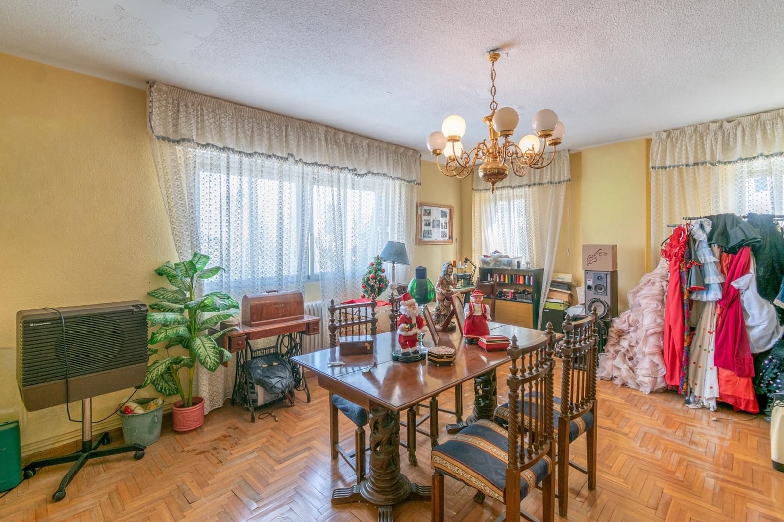 5 bedroom Villa for sale in Otura with pool garage - € 340,000 (Ref: 9534309)