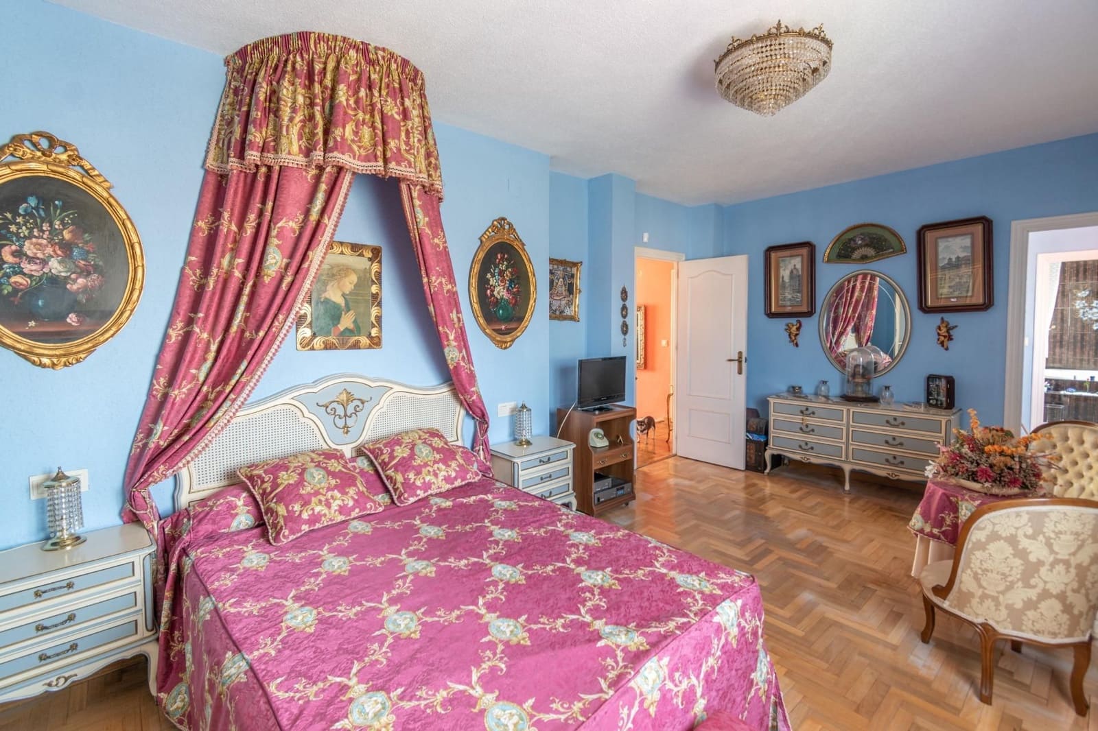 5 bedroom Villa for sale in Otura with pool garage - € 340,000 (Ref: 9534309)