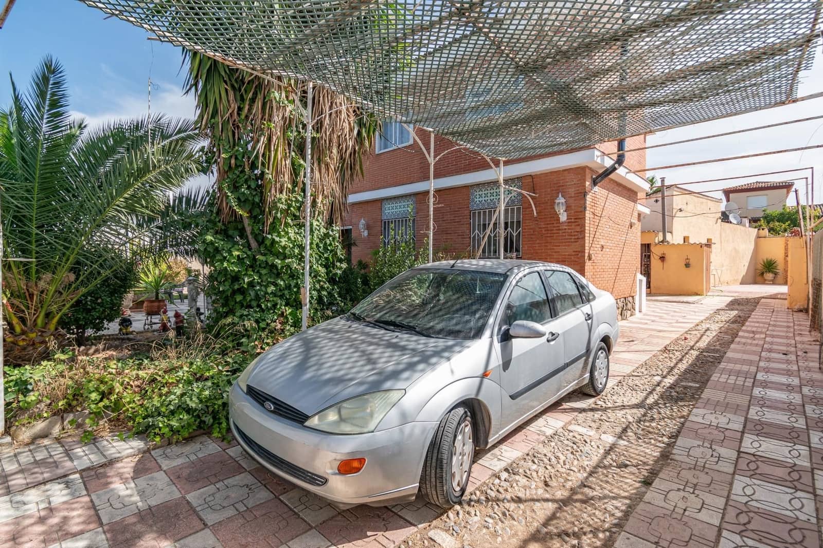 5 bedroom Villa for sale in Otura with pool garage - € 340,000 (Ref: 9534309)