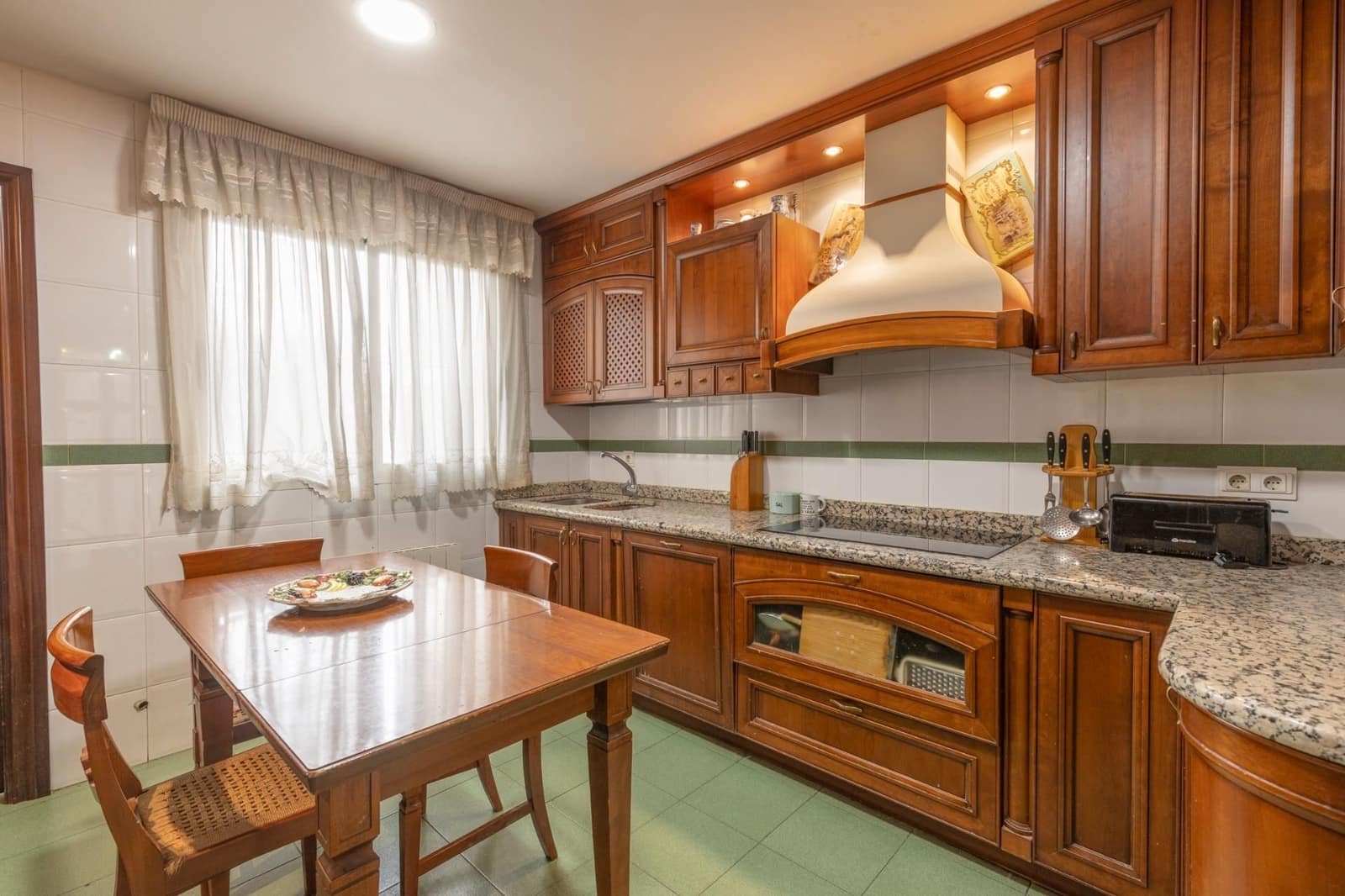 Piso de 4 habitaciones en Granada ciudad en venta con garaje - 435.000 € (Ref: 9534314)