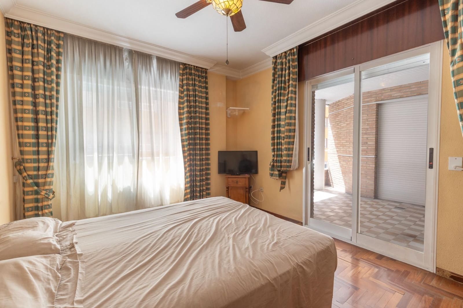 Piso de 4 habitaciones en Granada ciudad en venta con garaje - 435.000 € (Ref: 9534314)