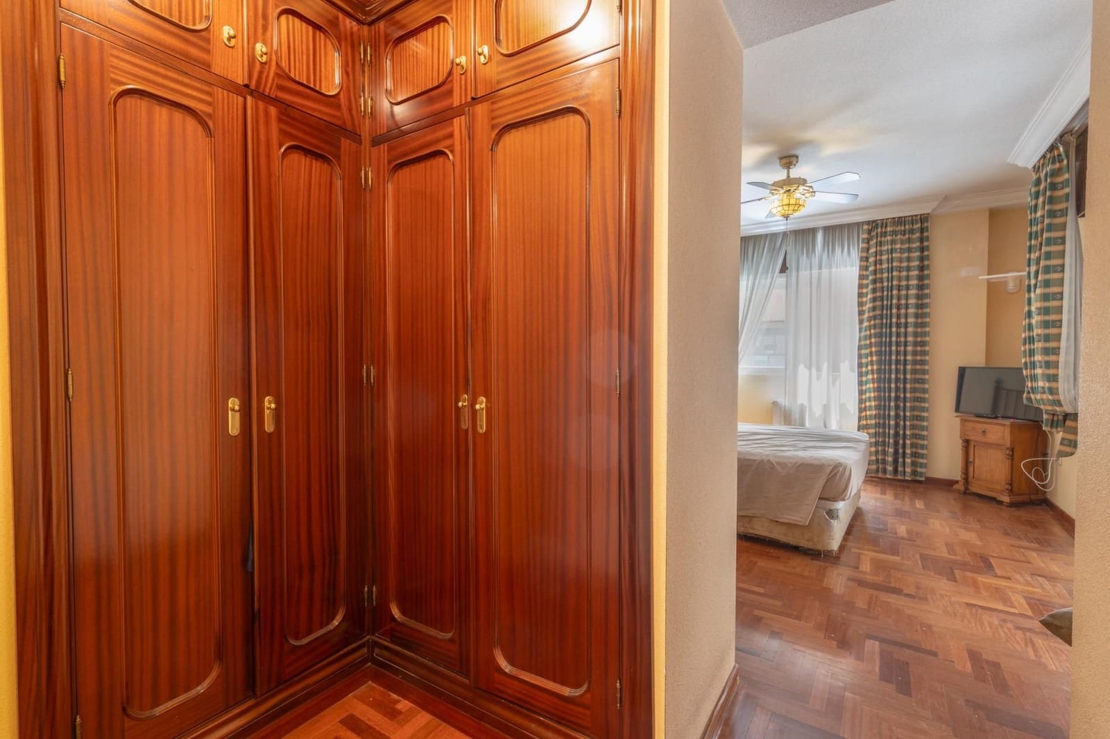 Piso de 4 habitaciones en Granada ciudad en venta con garaje - 435.000 € (Ref: 9534314)