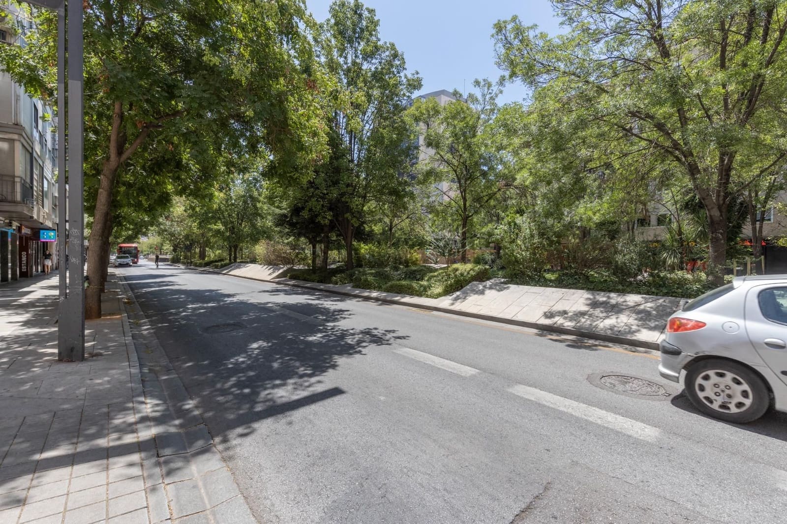 Piso de 4 habitaciones en Granada ciudad en venta con garaje - 435.000 € (Ref: 9534314)