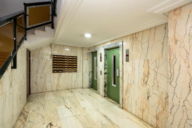 5 sovrum Lägenhet till salu i Pajaritos - Plaza de Toros, Granada stad med garage - 799 000 € (Ref: 9534316)