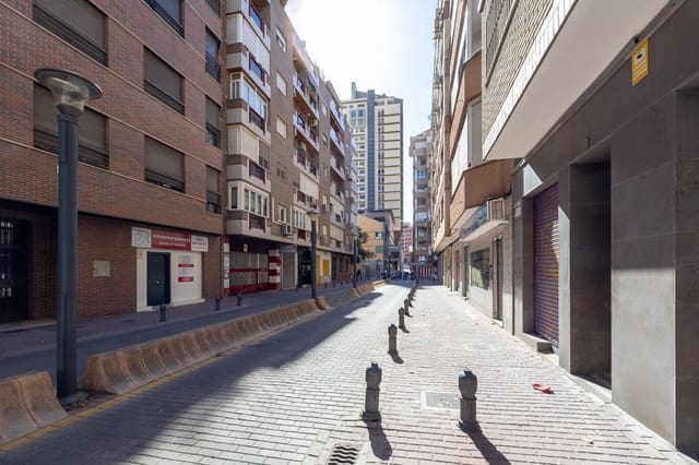 5 sovrum Lägenhet till salu i Pajaritos - Plaza de Toros, Granada stad med garage - 799 000 € (Ref: 9534316)