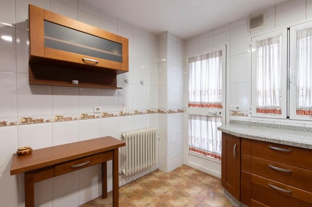 3 makuuhuone Omakotitalo myytävänä paikassa Cerrillo de Maracena - Periodistas, Granada kaupunki mukana 
autotalli - 299 900 € (Ref: 9534317)