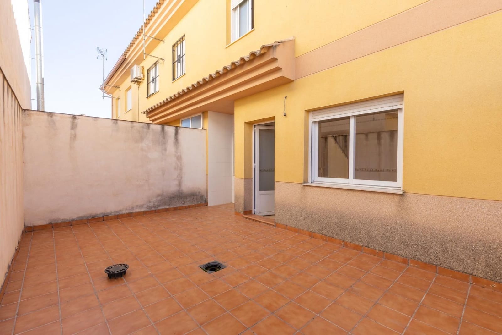 3 sovrum Semi-fristående Villa till salu i Fuente Vaqueros med garage - 175 000 € (Ref: 9534318)