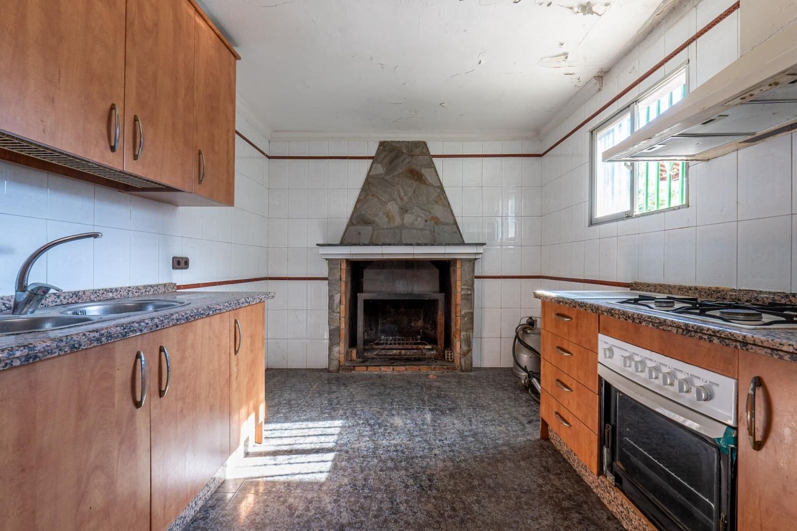 4 soveværelse Finca/Landehus til salg i Albolote - € 230.000 (Ref: 9534322)