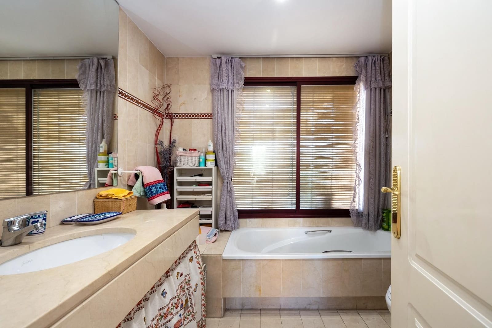 5 makuuhuone Omakotitalo myytävänä paikassa Granada kaupunki mukana 
autotalli - 400 000 € (Ref: 9534325)