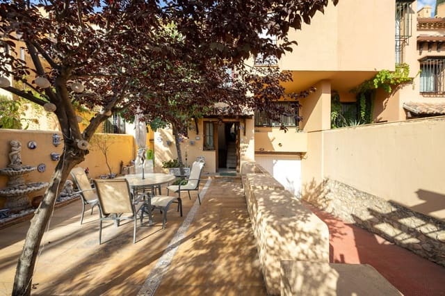 5 makuuhuone Omakotitalo myytävänä paikassa Cerrillo de Maracena - Periodistas, Granada kaupunki mukana 
autotalli - 400 000 € (Ref: 9534325)