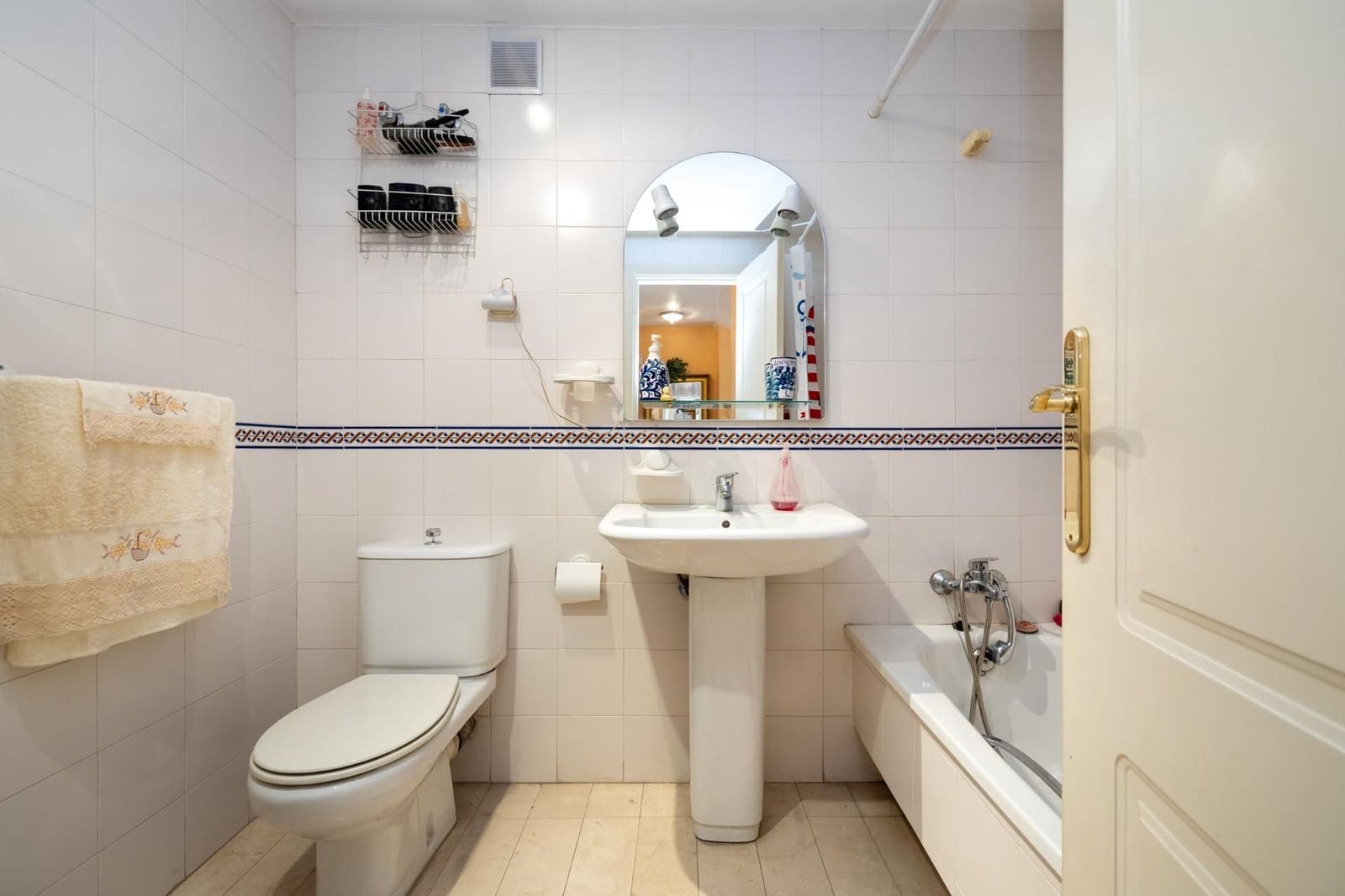 5 makuuhuone Omakotitalo myytävänä paikassa Granada kaupunki mukana 
autotalli - 400 000 € (Ref: 9534325)