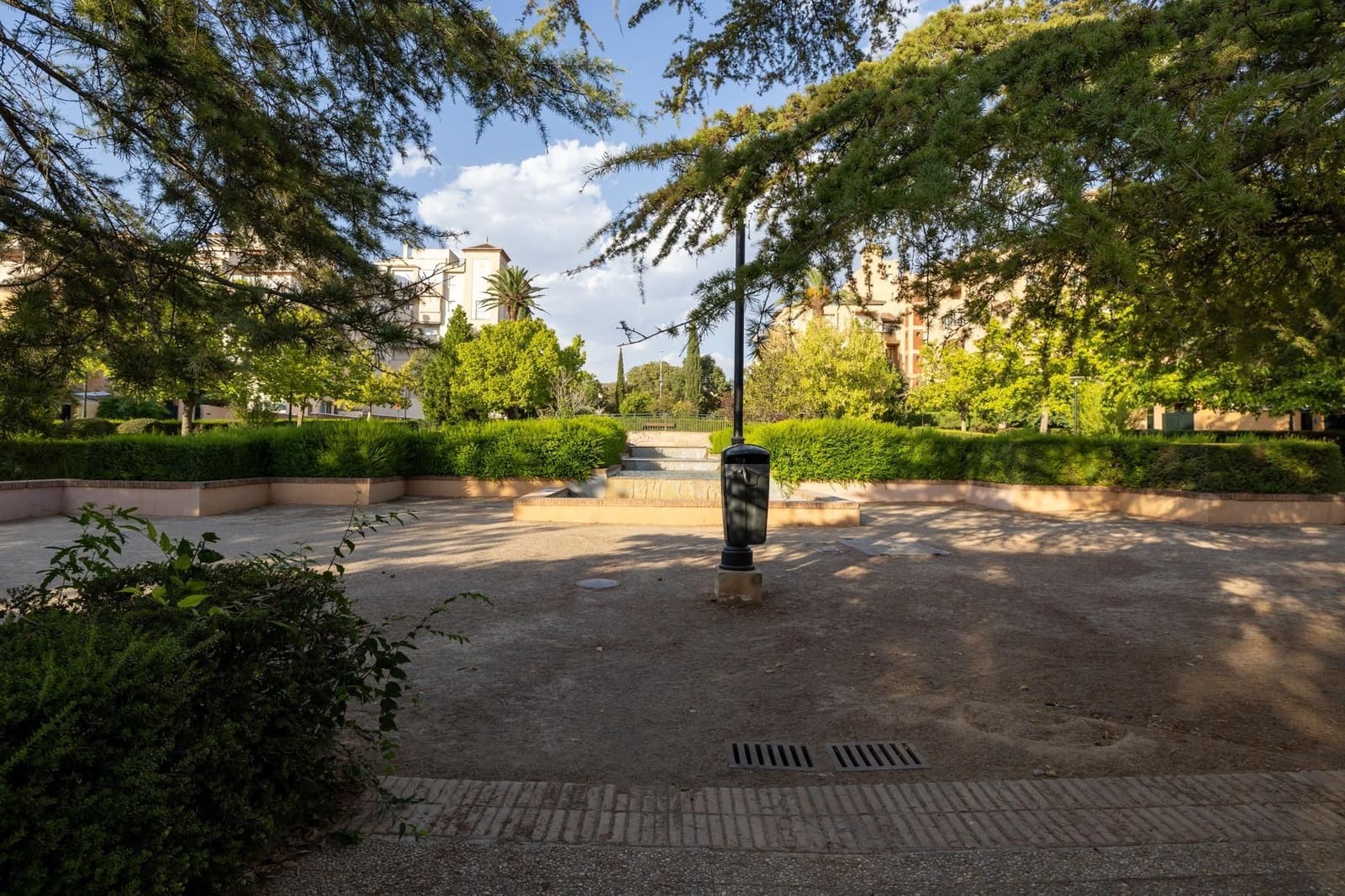 5 makuuhuone Omakotitalo myytävänä paikassa Granada kaupunki mukana 
autotalli - 400 000 € (Ref: 9534325)