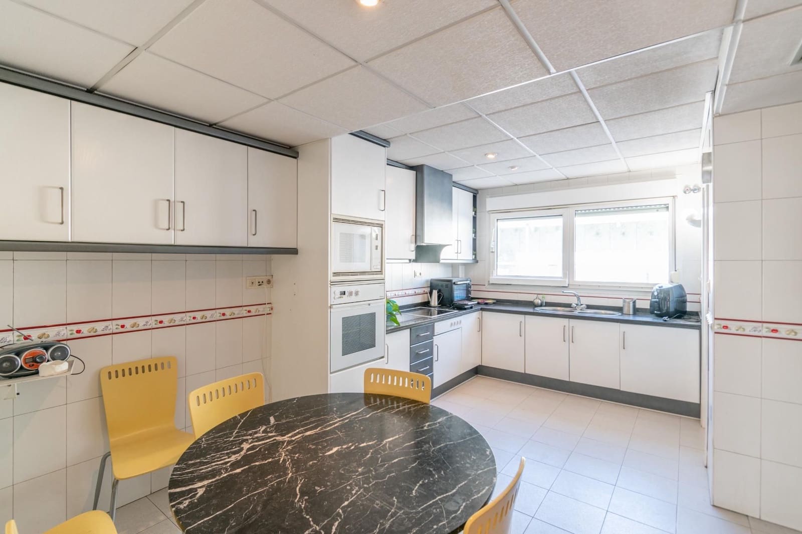 6 soveværelse Villa til salg i Granada by med swimmingpool garage - € 1.050.000 (Ref: 9534327)