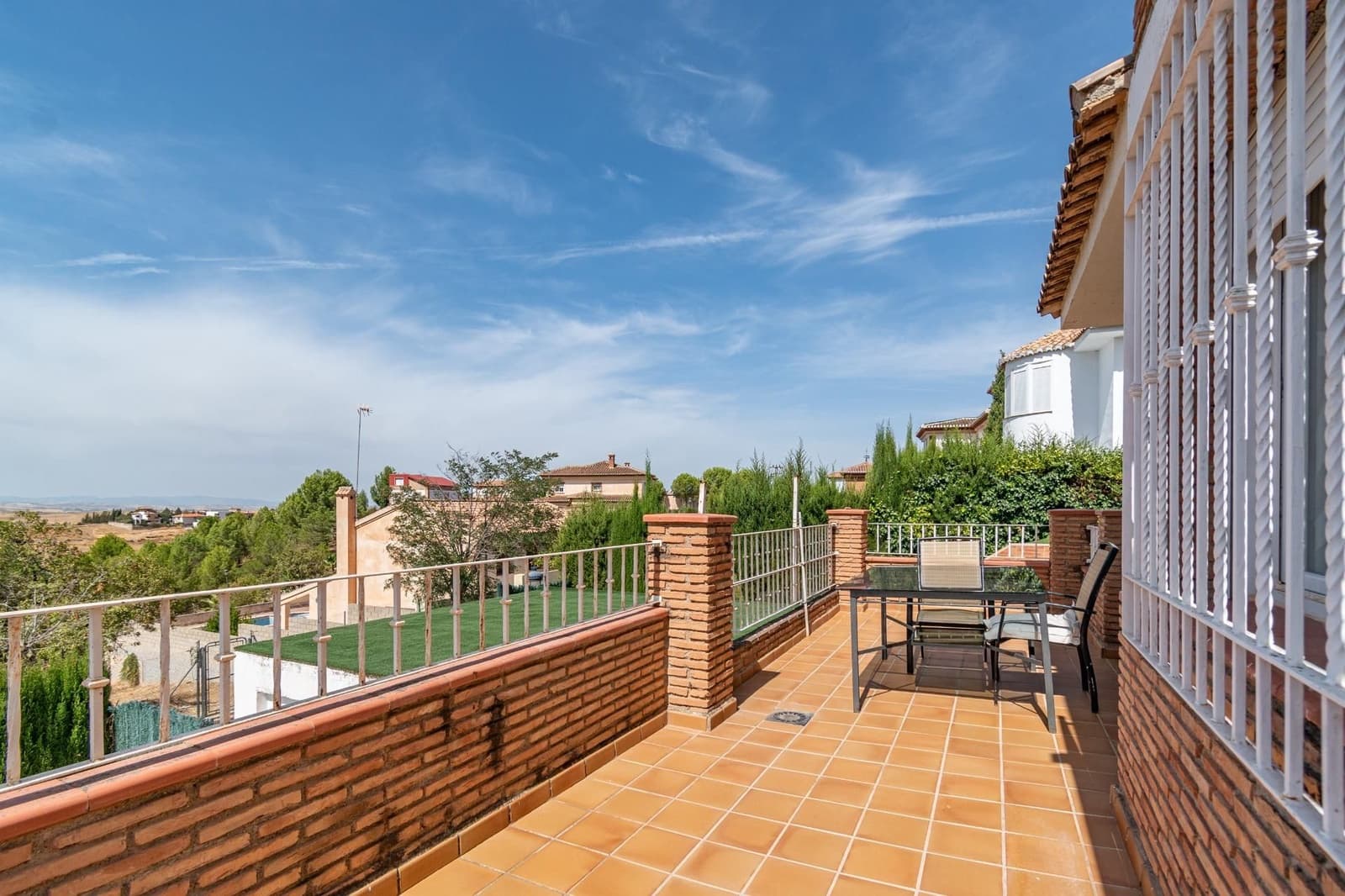 4 Zimmer Villa zu verkaufen in Otura mit Pool Garage - 398.000 € (Ref: 9534332)