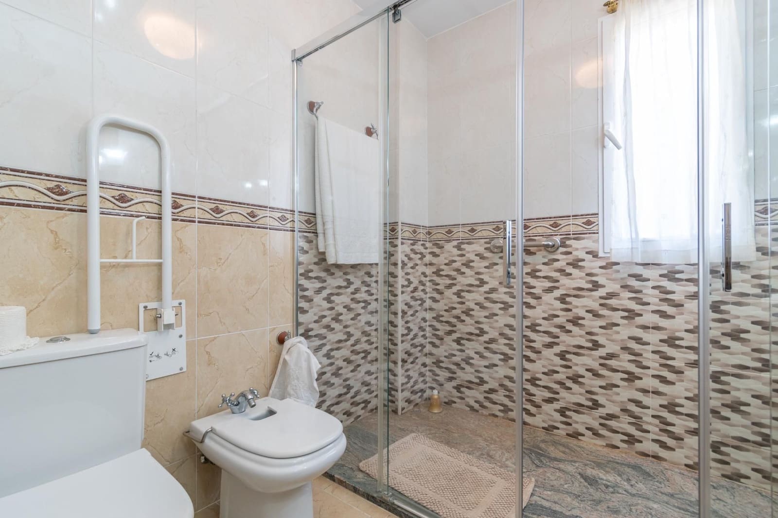 4 Zimmer Villa zu verkaufen in Otura mit Pool Garage - 398.000 € (Ref: 9534332)