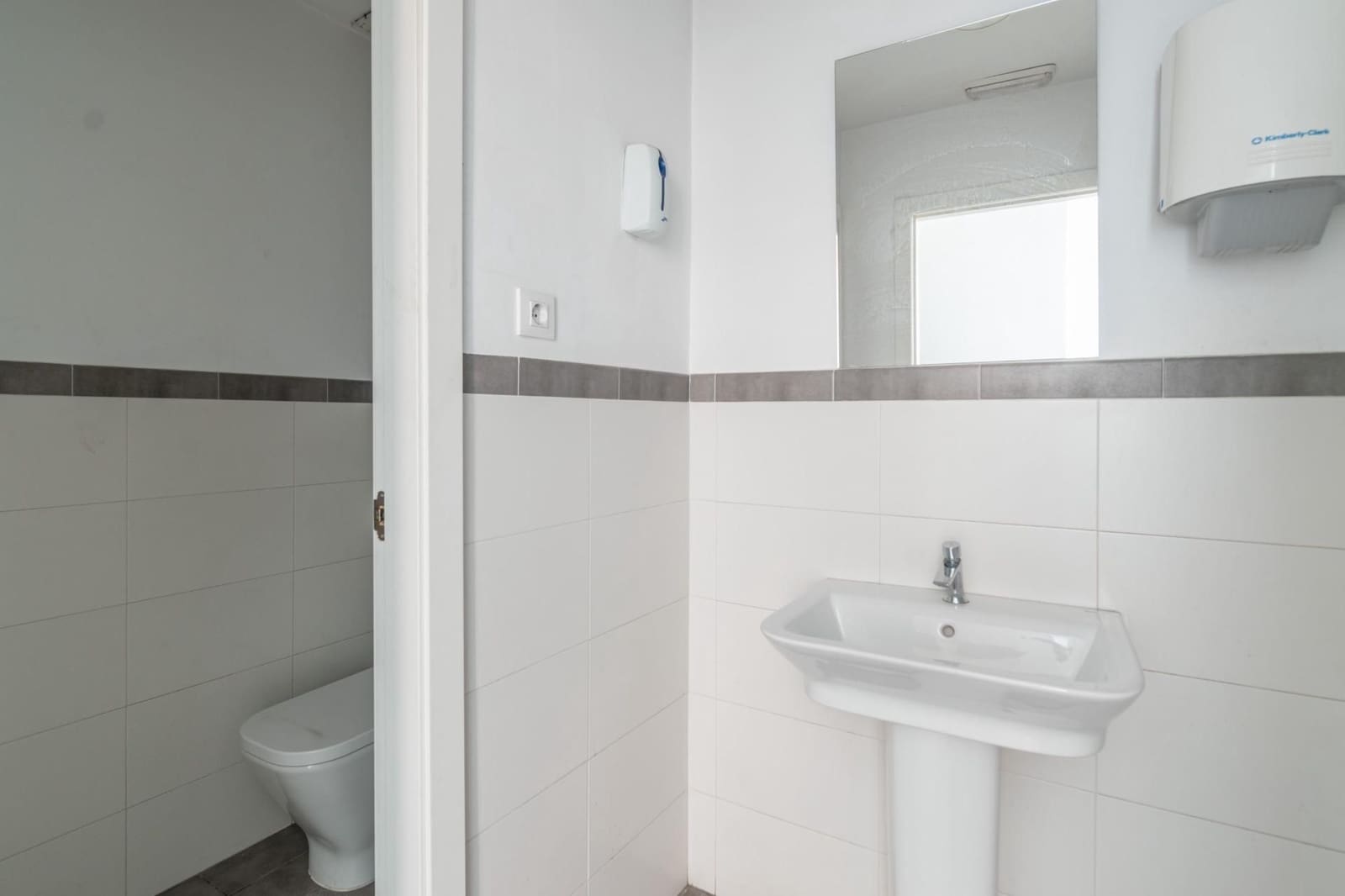 Commercial for sale in Pulianas - € 1,200,000 (Ref: 9534335)