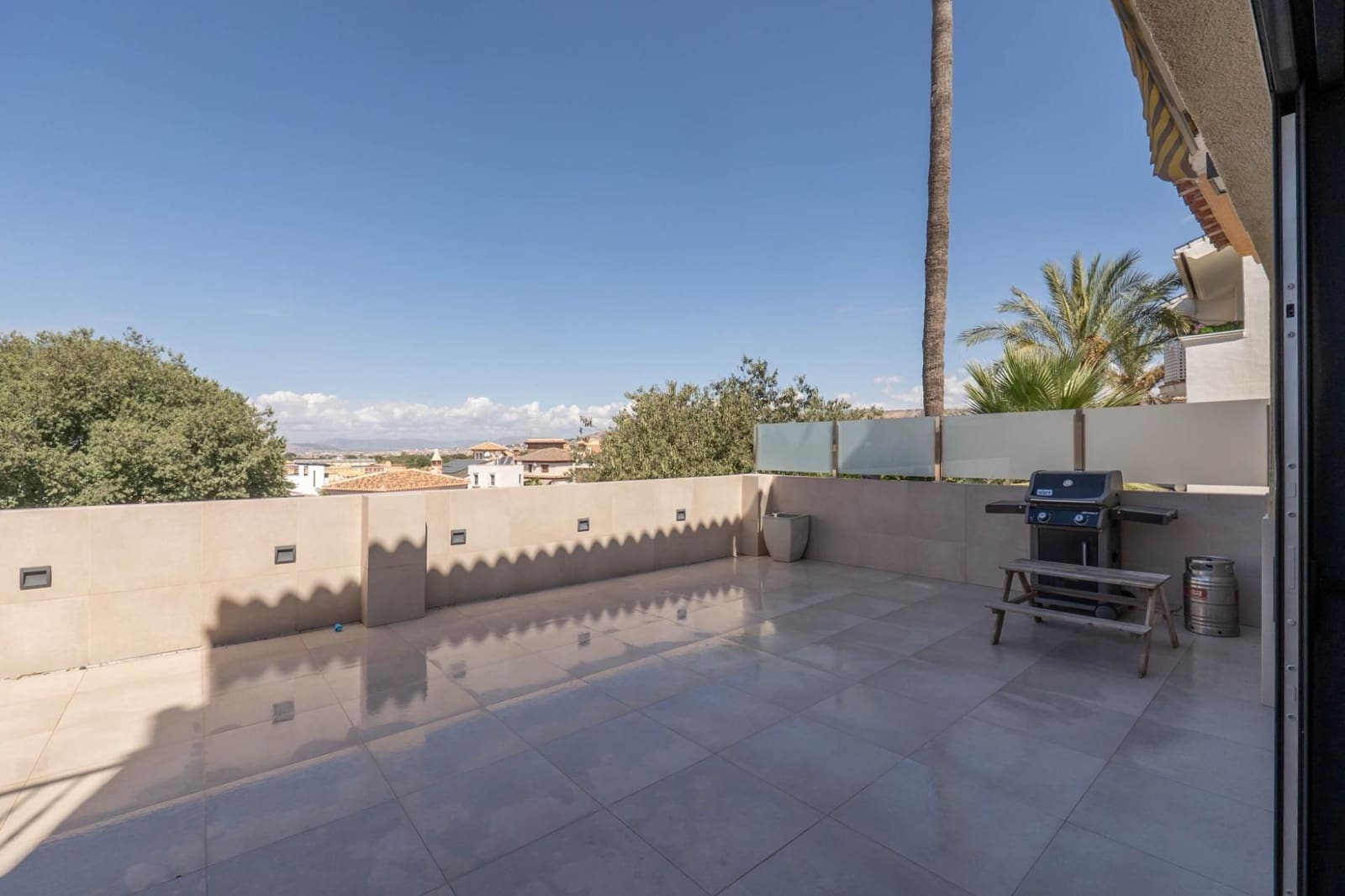 3 soveværelse Semi-Rækkehus til salg i Cajar med garage - € 379.000 (Ref: 9534336)