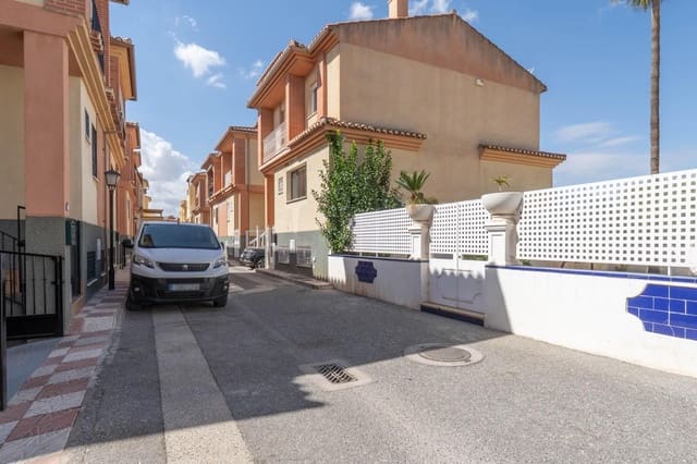 3 soveværelse Semi-Rækkehus til salg i Cájar med garage - € 379.000 (Ref: 9534336)