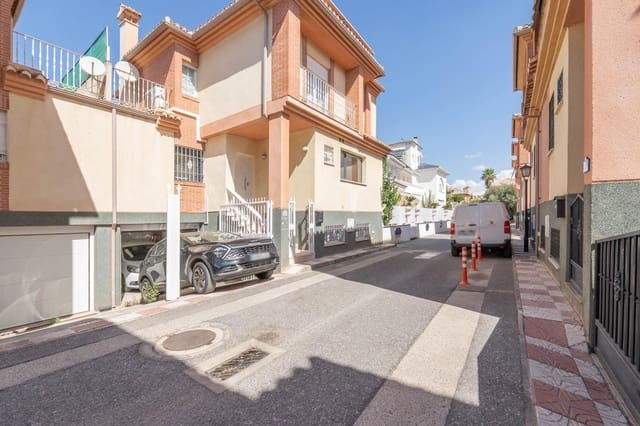 3 soveværelse Semi-Rækkehus til salg i Cájar med garage - € 379.000 (Ref: 9534336)