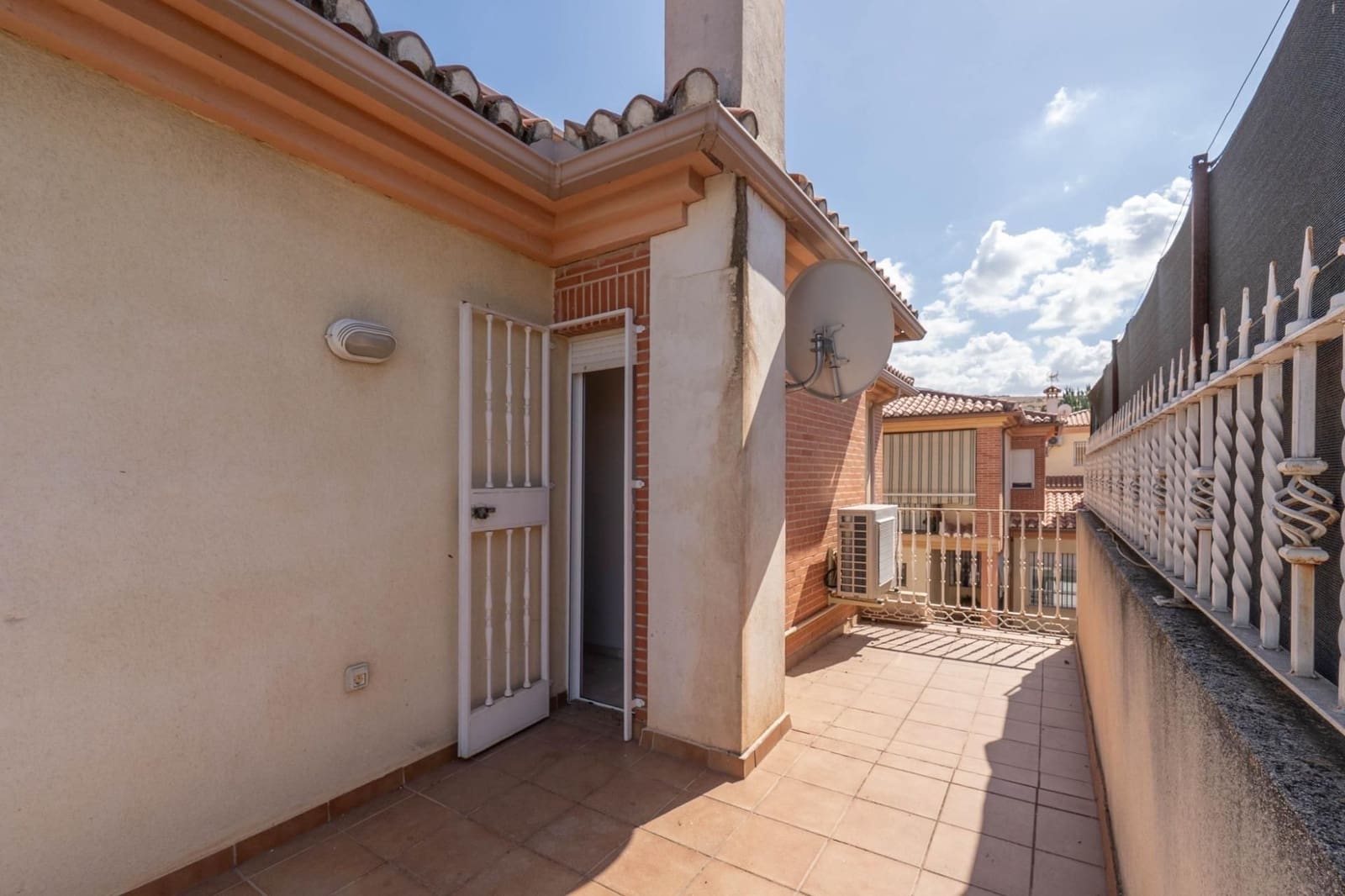 3 soveværelse Semi-Rækkehus til salg i Cajar med garage - € 379.000 (Ref: 9534336)