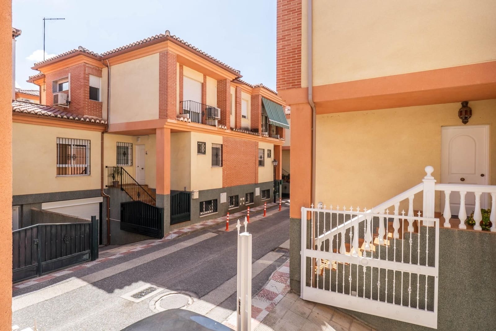 3 soveværelse Semi-Rækkehus til salg i Cajar med garage - € 379.000 (Ref: 9534336)