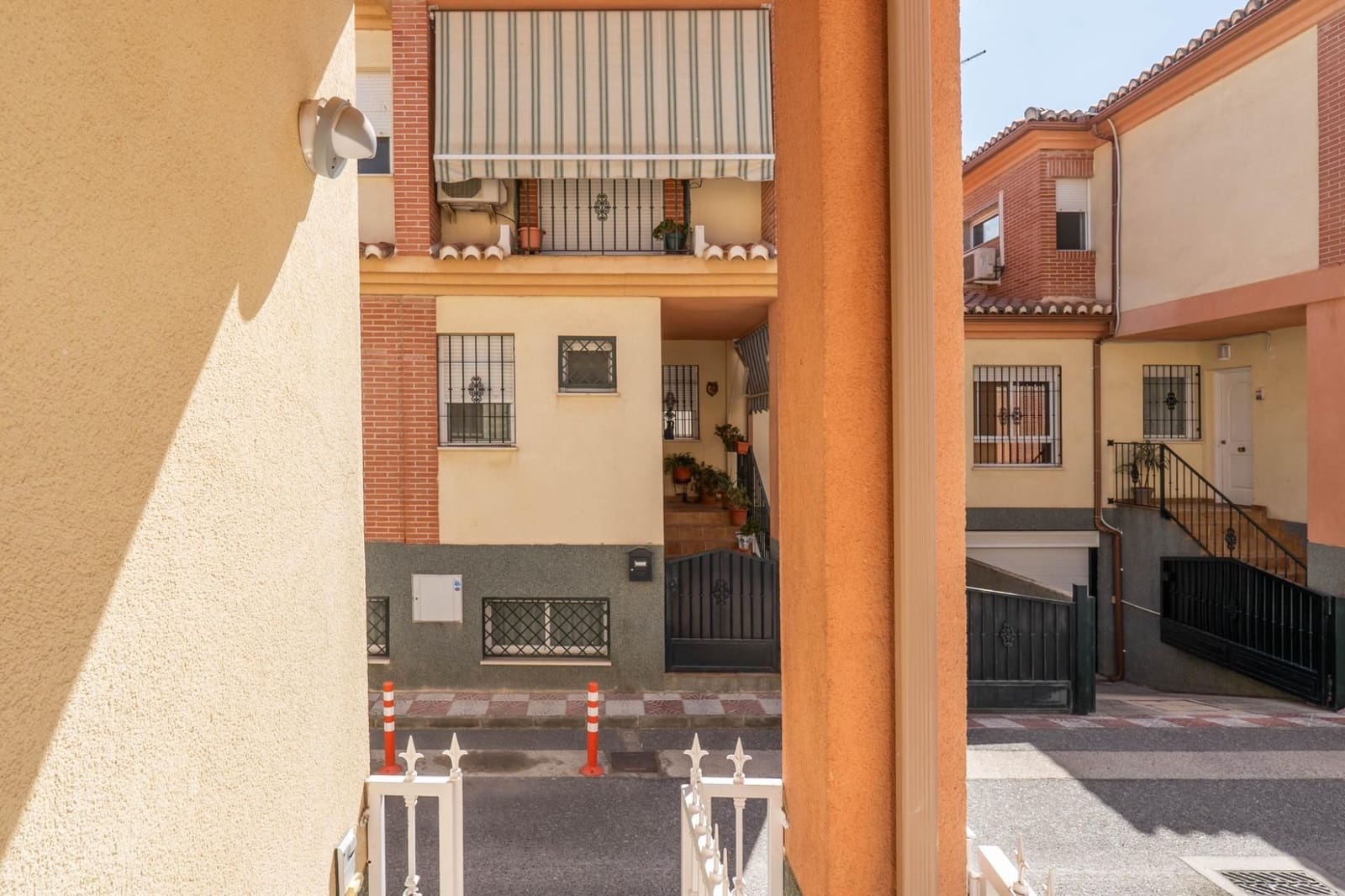 3 soveværelse Semi-Rækkehus til salg i Cajar med garage - € 379.000 (Ref: 9534336)