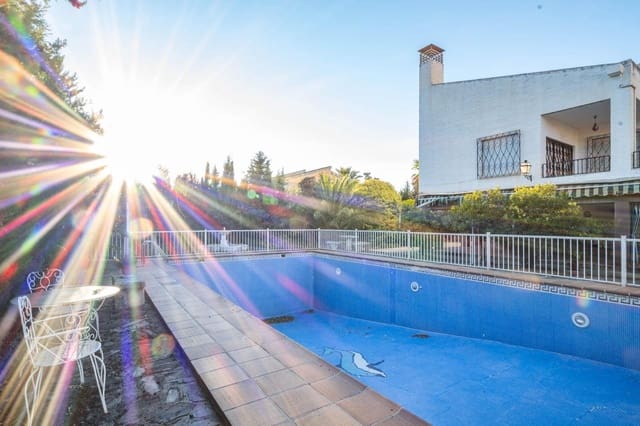 6 soveværelse Villa til salg i Huétor Vega med swimmingpool garage - € 1.100.000 (Ref: 9534340)