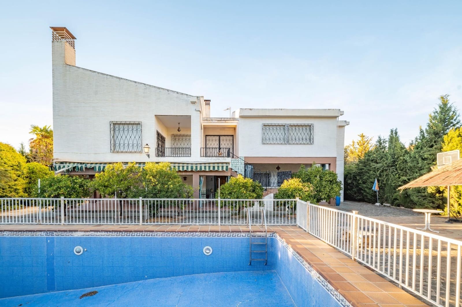 6 bedroom Villa for sale in Huetor Vega with pool garage - € 1,100,000 (Ref: 9534340)