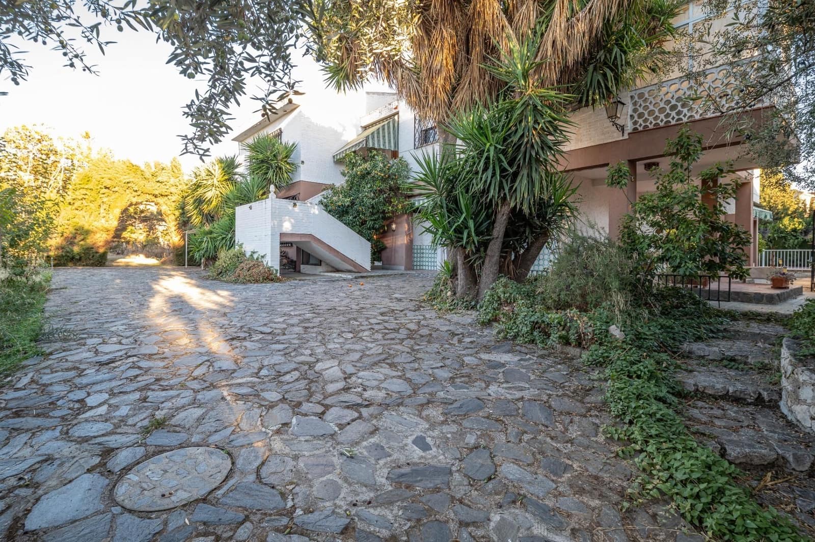 6 bedroom Villa for sale in Huetor Vega with pool garage - € 1,100,000 (Ref: 9534340)