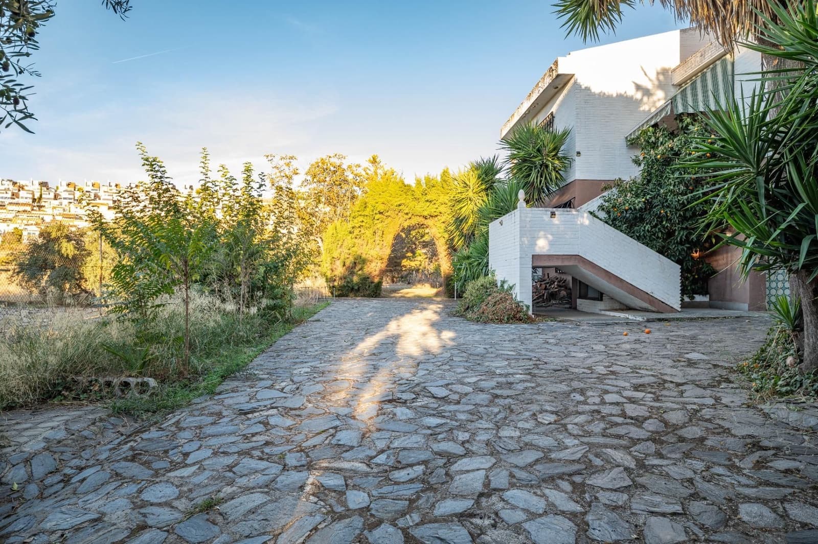 6 bedroom Villa for sale in Huetor Vega with pool garage - € 1,100,000 (Ref: 9534340)