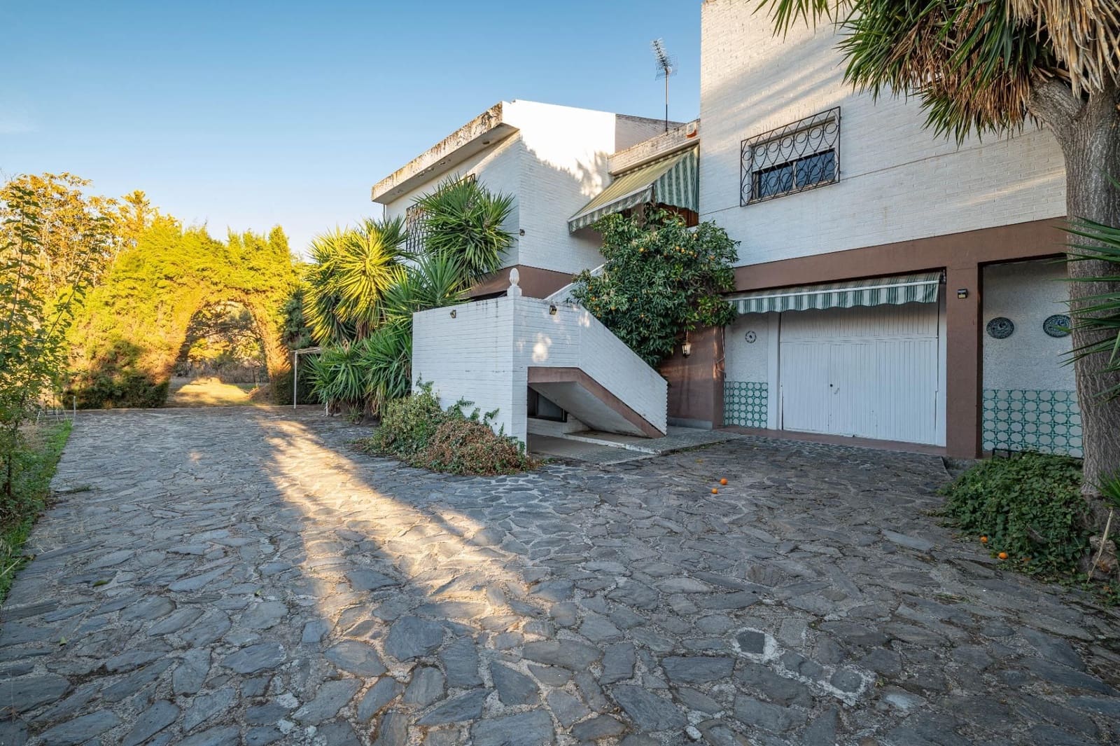 6 bedroom Villa for sale in Huetor Vega with pool garage - € 1,100,000 (Ref: 9534340)