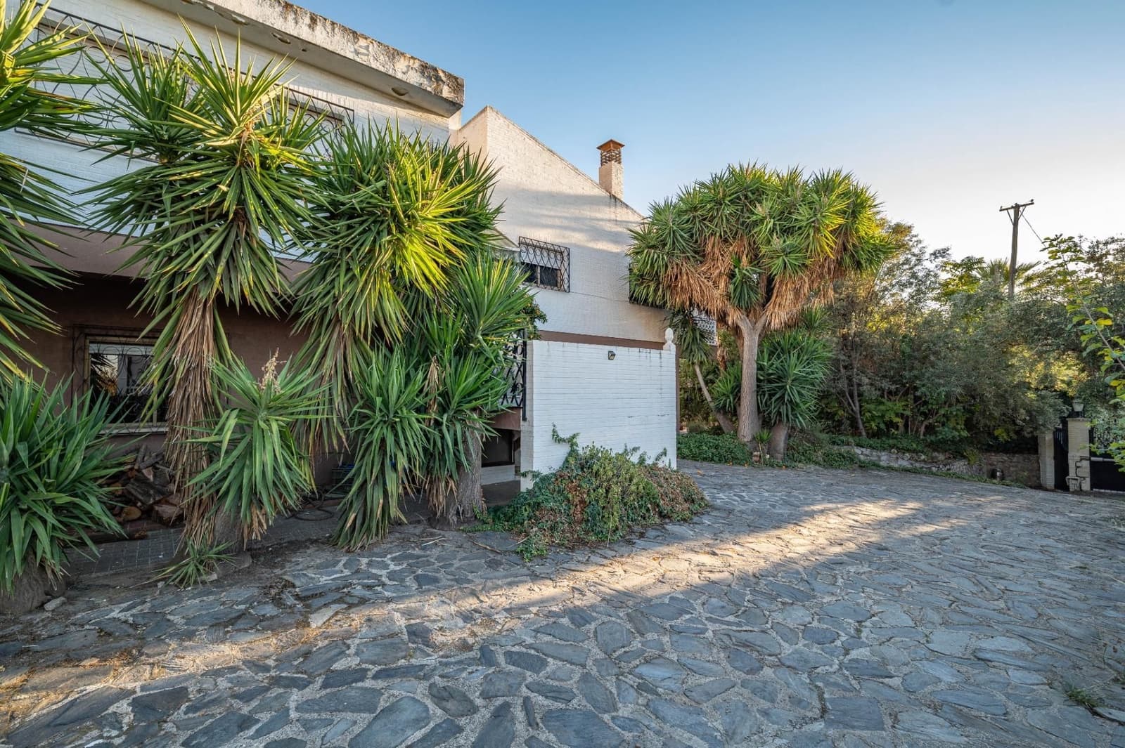 6 bedroom Villa for sale in Huetor Vega with pool garage - € 1,100,000 (Ref: 9534340)