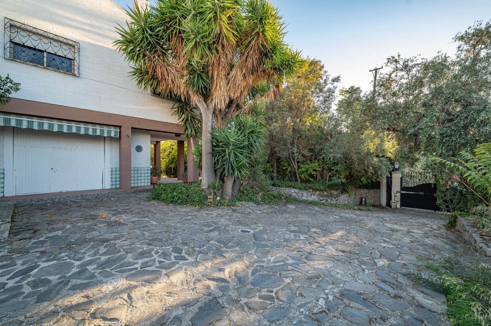 6 bedroom Villa for sale in Huetor Vega with pool garage - € 1,100,000 (Ref: 9534340)