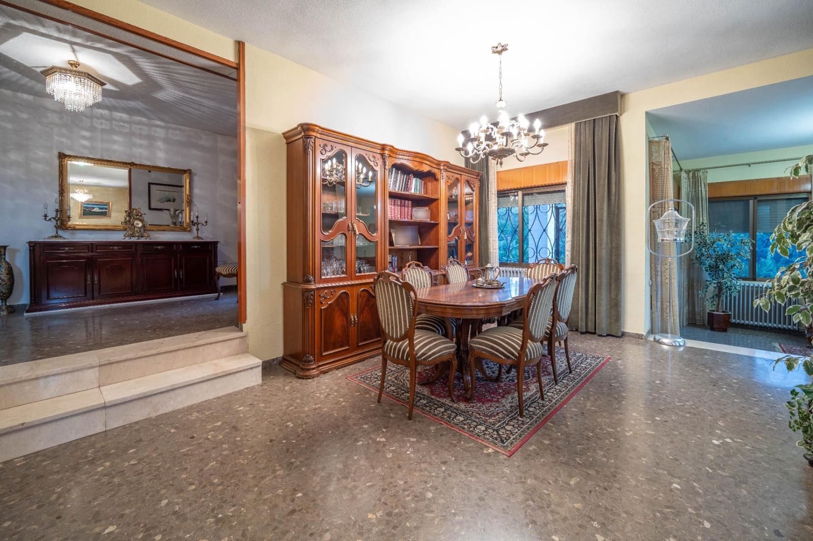 6 bedroom Villa for sale in Huetor Vega with pool garage - € 1,100,000 (Ref: 9534340)