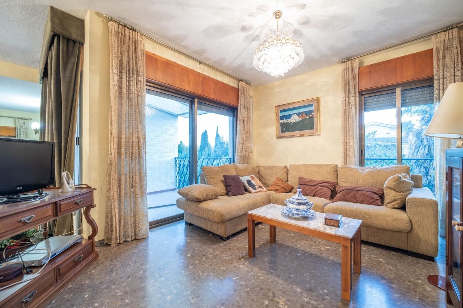 6 bedroom Villa for sale in Huetor Vega with pool garage - € 1,100,000 (Ref: 9534340)