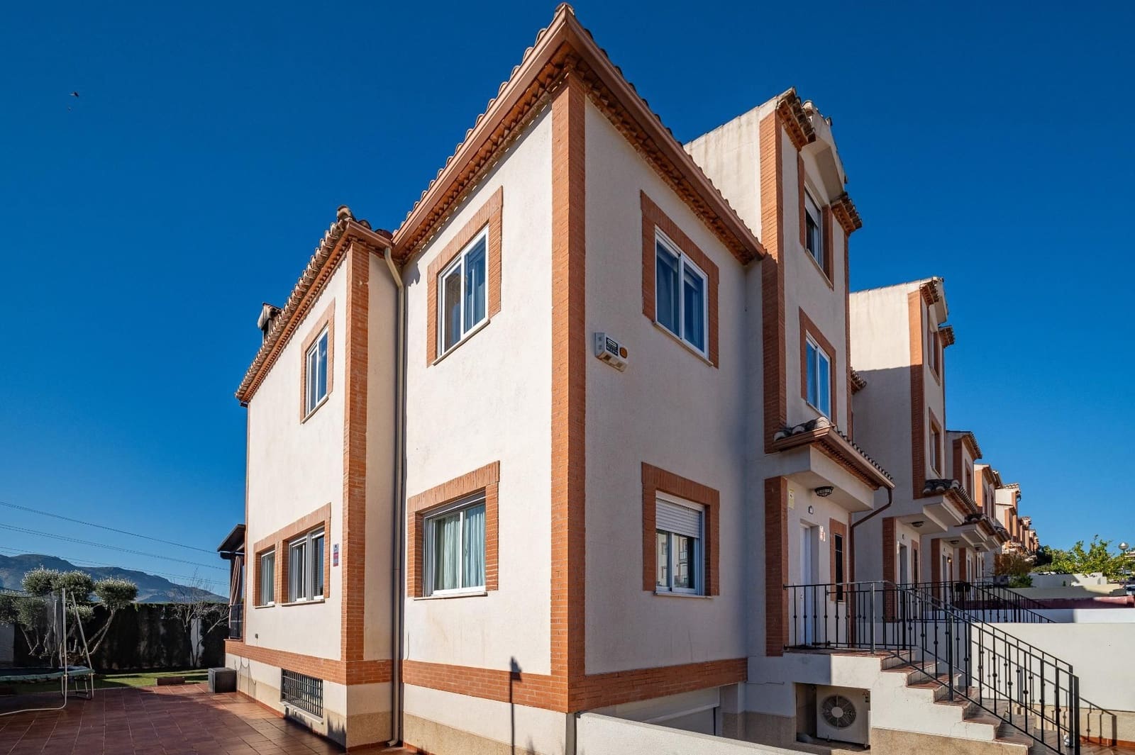 5 soverom Kjedet enebolig til salgs i Atarfe med garasje - € 338 900 (Ref: 9534341)