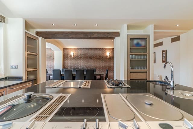 5 soverom Villa til salgs i Almuñécar med svømmebasseng garasje - € 1 400 000 (Ref: 9534342)