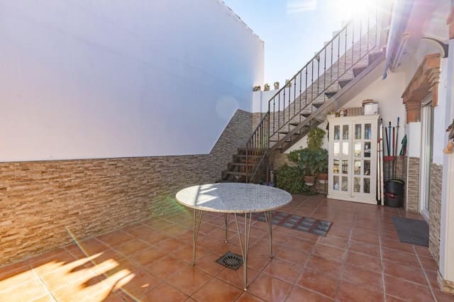 4 soverom Hus til salgs i Churriana de la Vega med garasje - € 342 000 (Ref: 9534345)