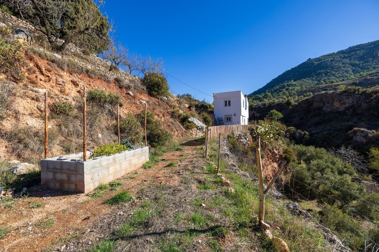 2 slaapkamer Finca/Landhuis te koop in Cogollos Vega - € 99.000 (Ref: 9534346)