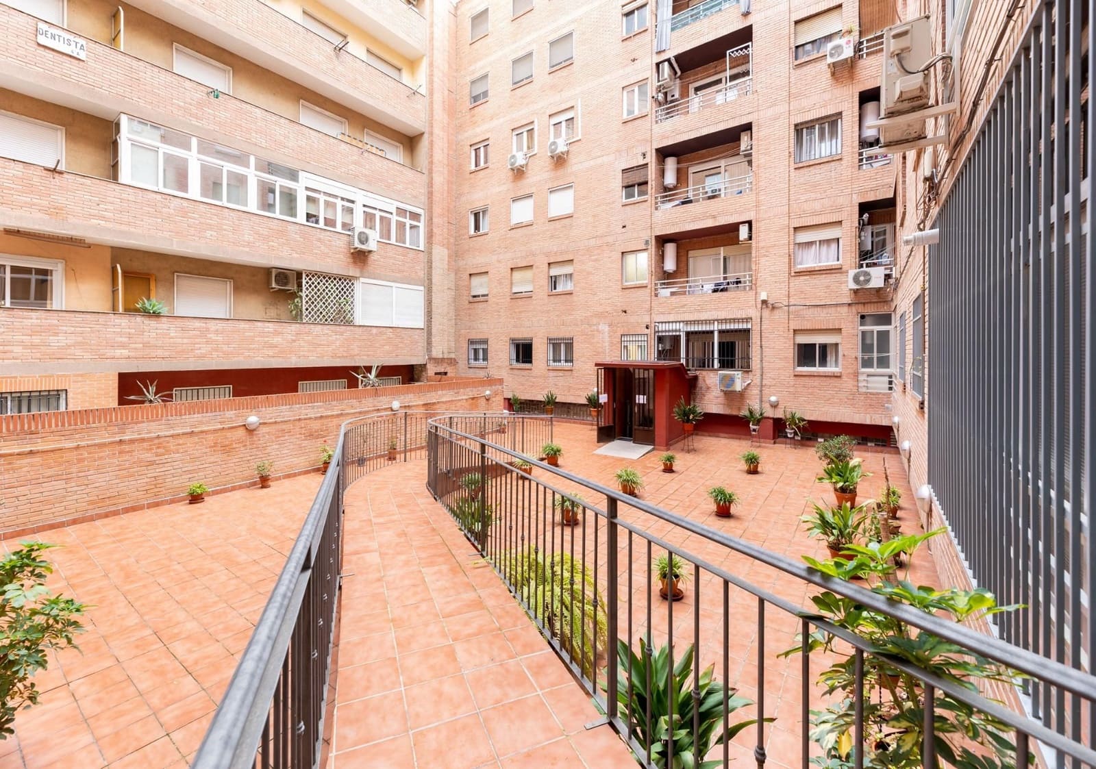 5 sovrum Lägenhet till salu i Granada stad med garage - 420 000 € (Ref: 9534855)