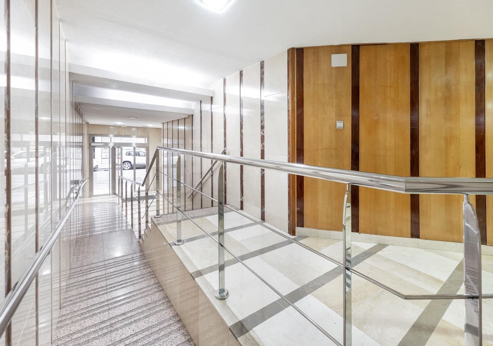 5 sovrum Lägenhet till salu i Granada stad med garage - 420 000 € (Ref: 9534855)