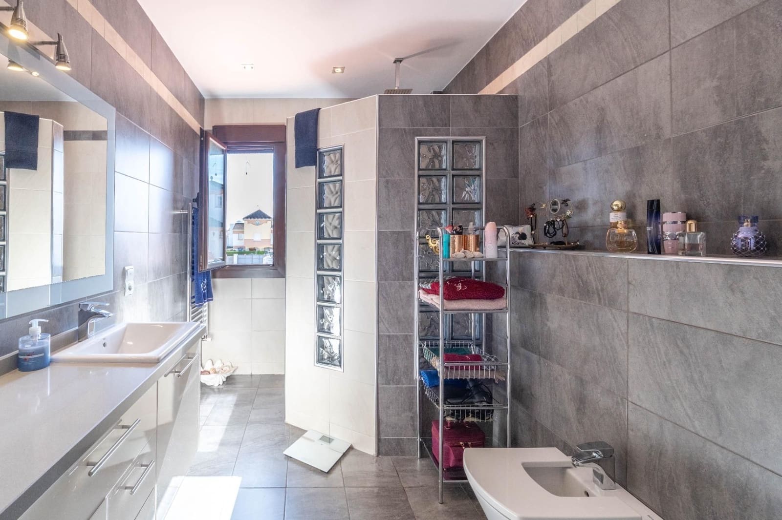 3 soveværelse Villa til salg i Albolote med swimmingpool garage - € 464.900 (Ref: 9535372)