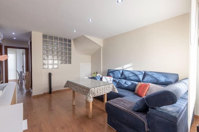 2 makuuhuone Kattohuoneisto myytävänä paikassa Otura mukana 
autotalli - 189 900 € (Ref: 9535665)