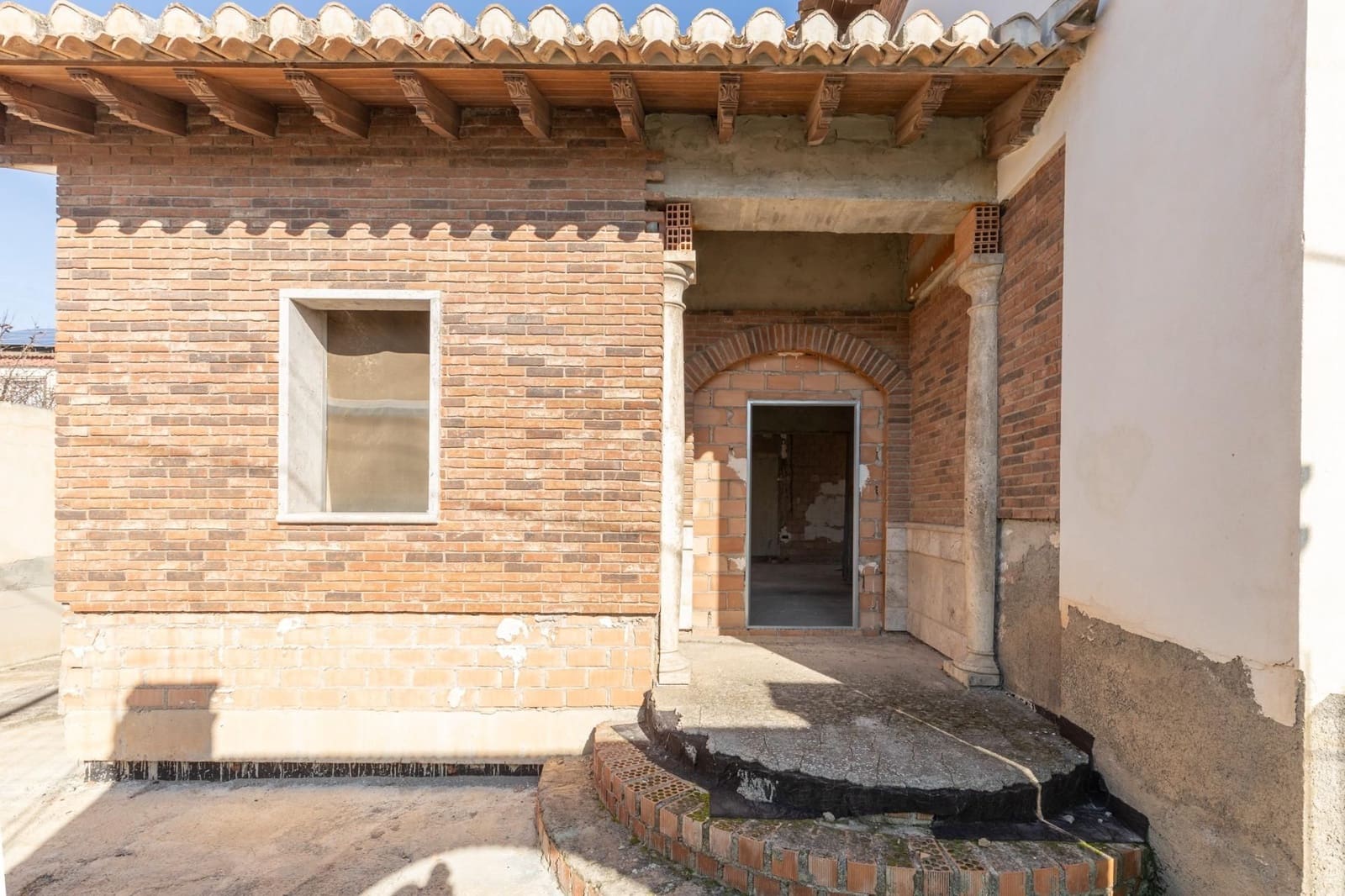 Villa for sale in Otura - € 315,000 (Ref: 9542400)