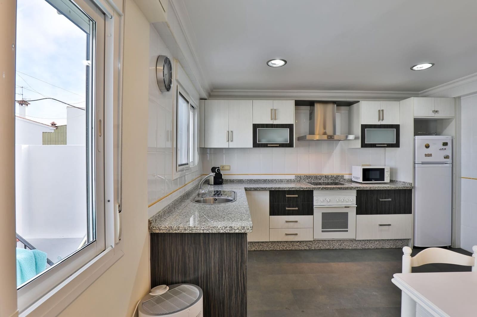 Piso de 3 habitaciones en Alhama de Granada en venta - 102.000 € (Ref: 9542711)