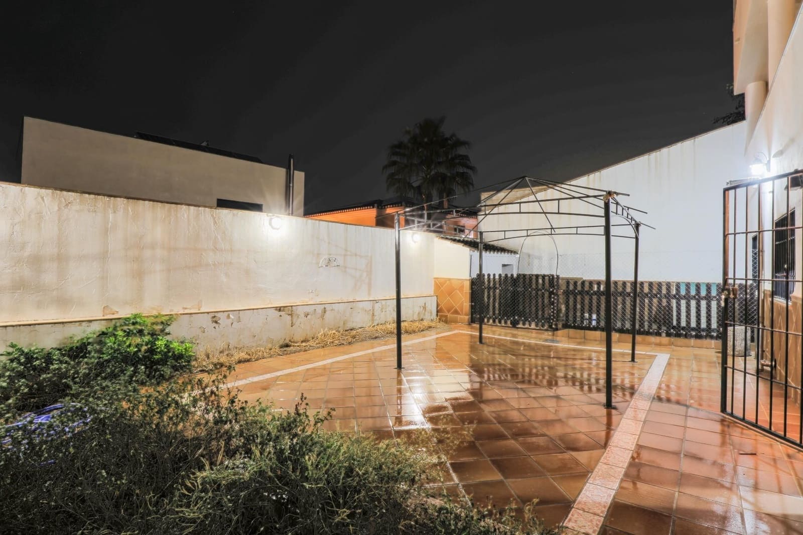 Chalet de 5 habitaciones en Padul en venta con garaje - 398.000 € (Ref: 9542832)