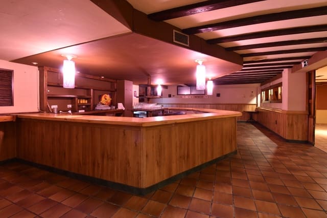 4 bedroom Commercial for sale in Dúrcal - € 249,000 (Ref: 9542839)