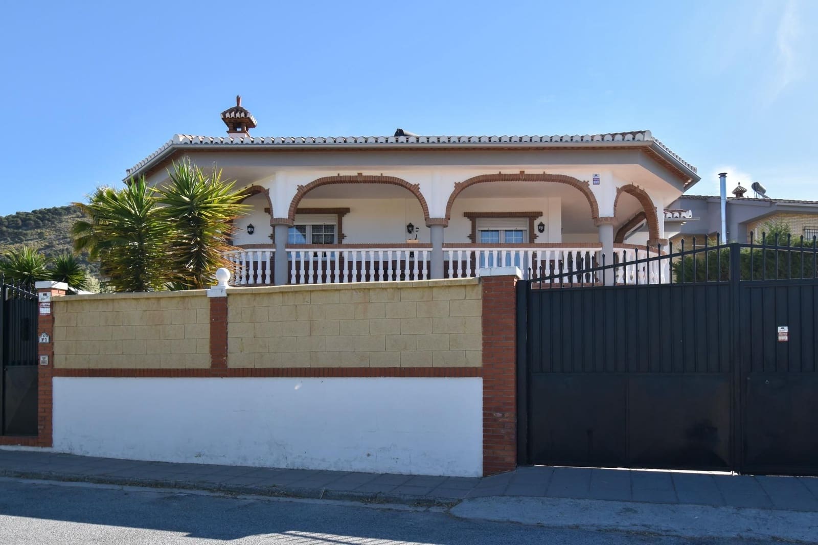 Chalet de 6 habitaciones en Padul en venta con piscina garaje - 499.000 € (Ref: 9543347)